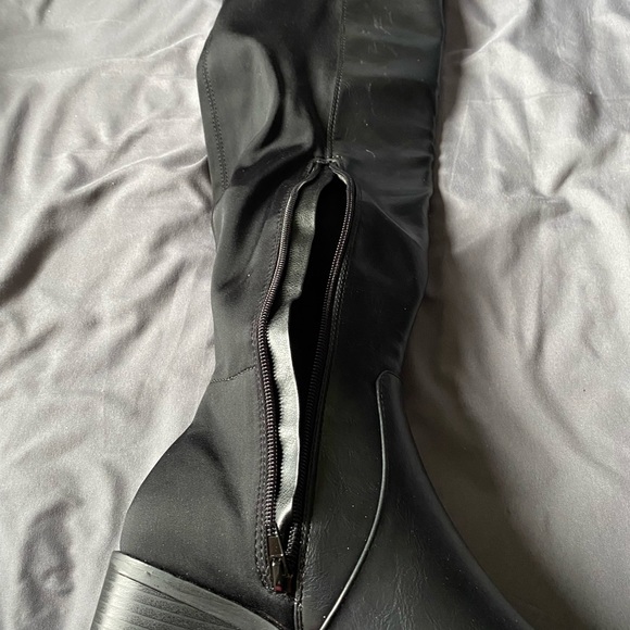 Over the knee boots - Picture 8 of 11